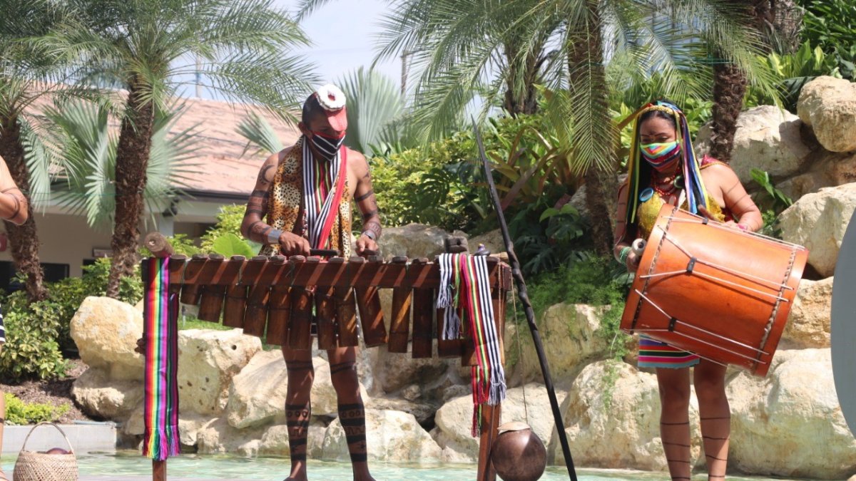 Música. Los instrumentos, como la marimba y de percusión son claves para invocar a los dioses en los ritos.