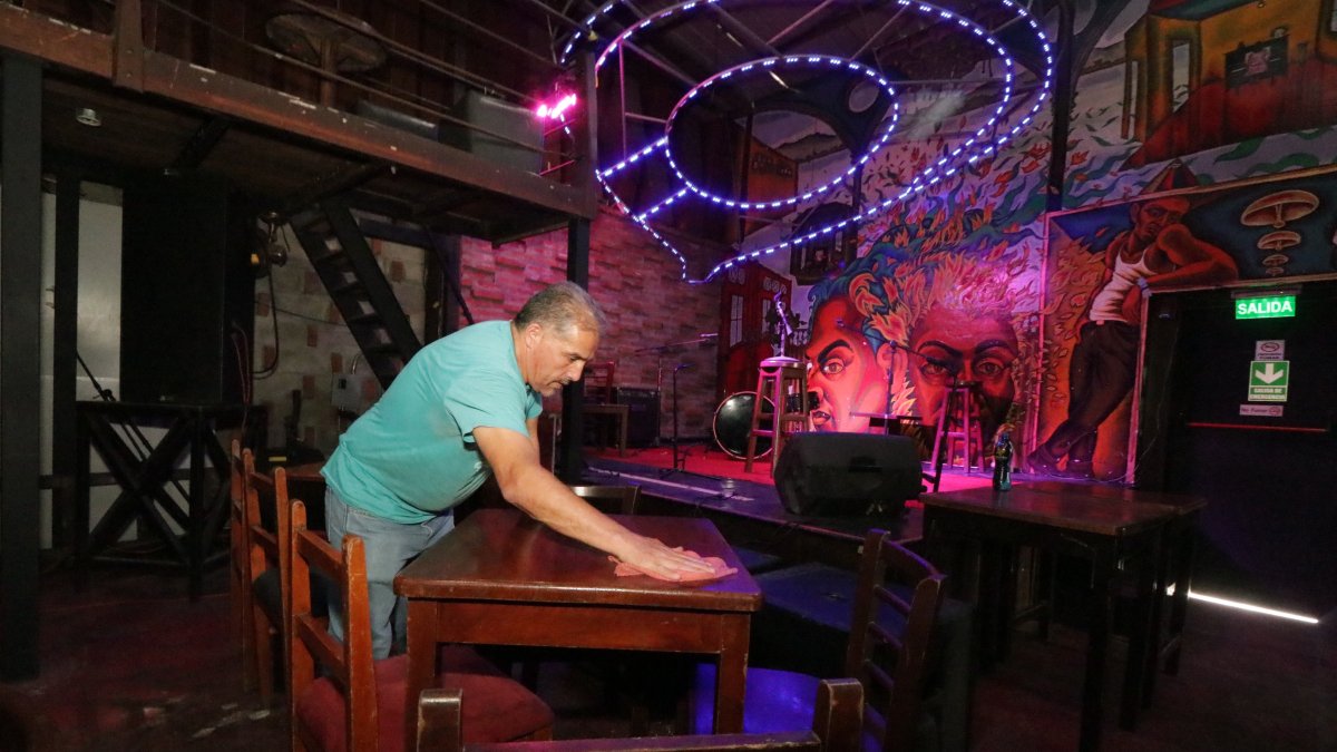 Diva Nicotina se alista para reactivar, esta noche, los conciertos de jazz emblemáticos del local.