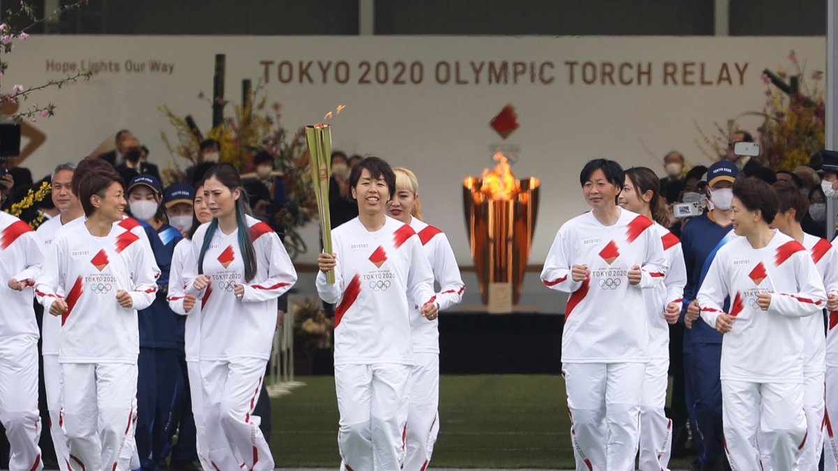Las campeonas del Mundial femenino de fútbol 2011 comienzan el relevo.