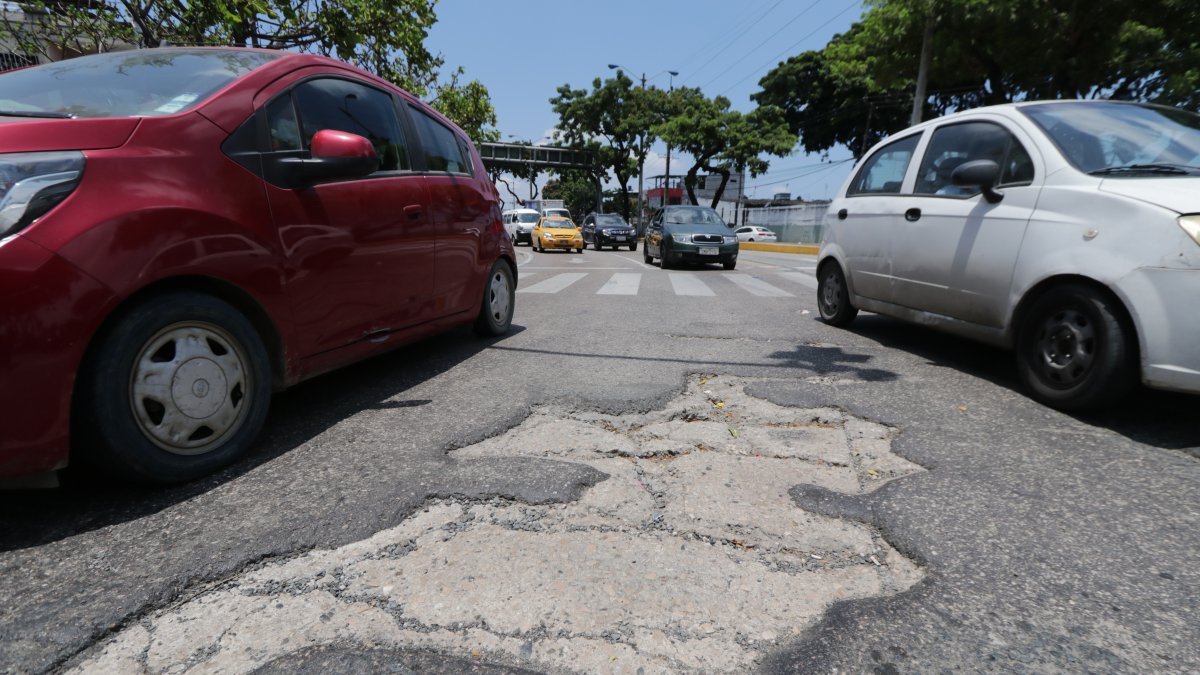 Hecho. En el redondel de la avenida Domingo Comín, que divide a La Pradera 1 de la 2, este es el panorama.