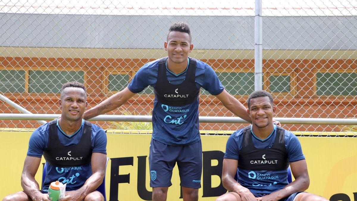 Walter Chalá (i) y José Carabalí (c) son dos opciones concretas para jugar como volante izquierda.