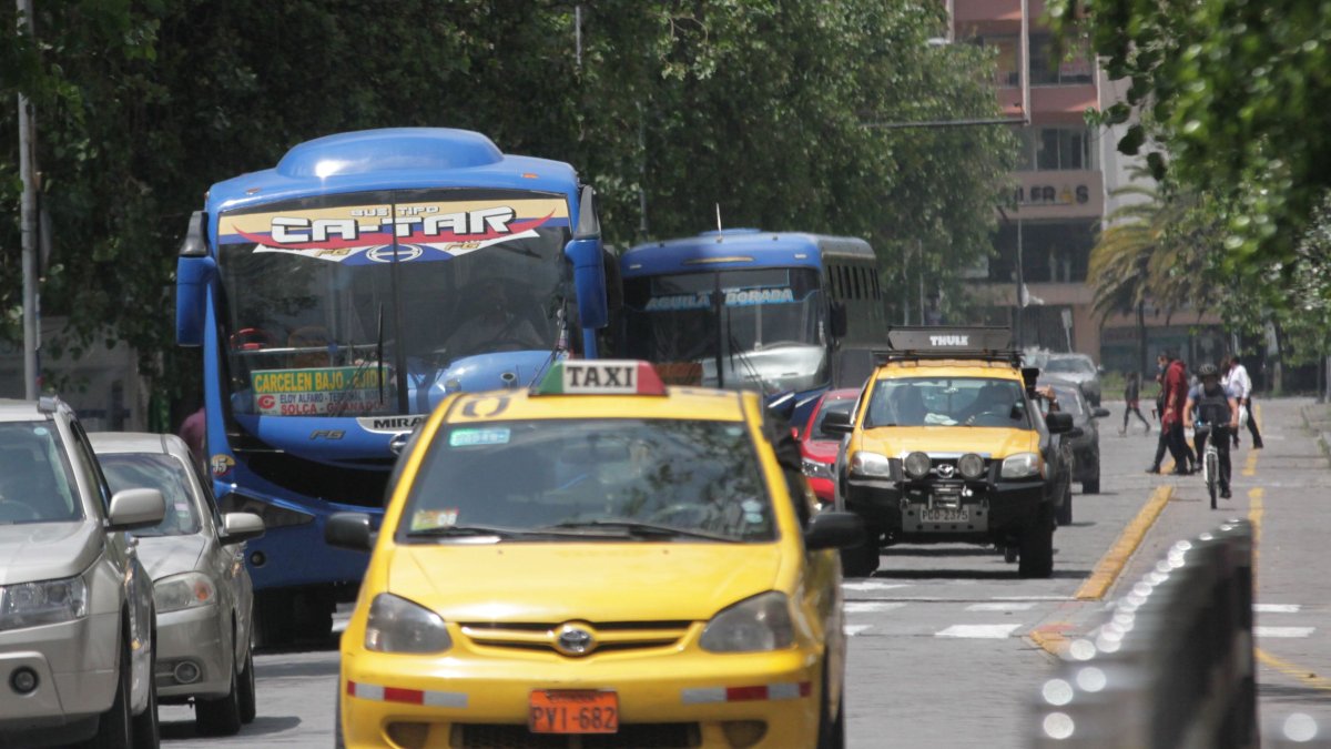 El aforo del 50% de los buses urbanos no se cumple, sobre todo en las horas pico. 