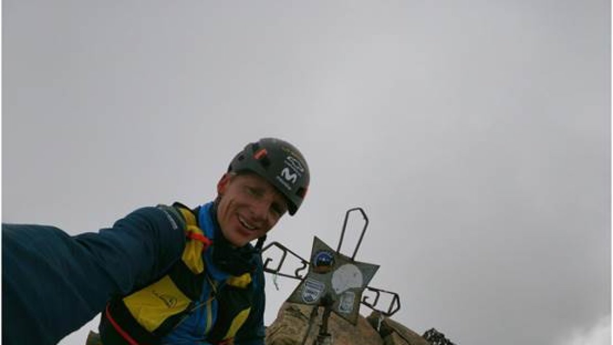 Tricolor. Karl Egloff, al lograr un nuevo récord de la travesía en los Ilinizas.