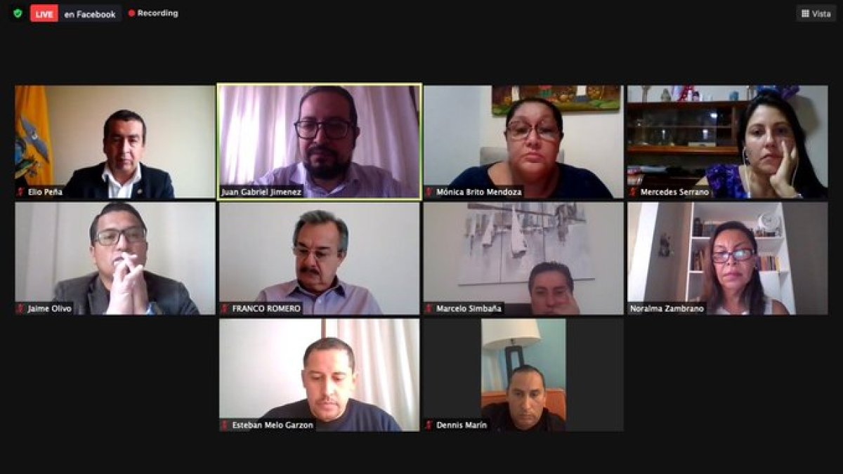 El debate de la Comisión se centro en el juicio político al ministro de Trabajo Andrés Isch. Los legisladores se reunirán nuevamente el lunes.