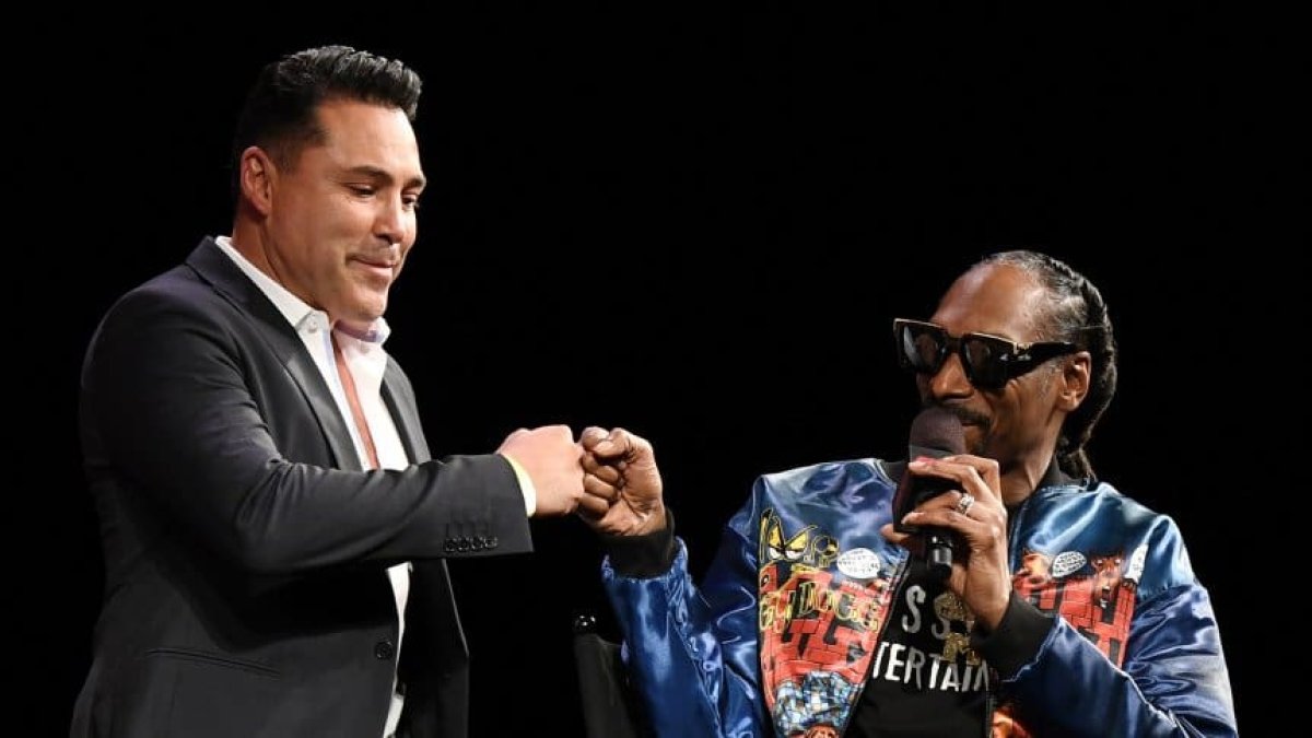 Anuncio. De la Hoya dio la noticia el viernes en Las Vegas, junto al rapero Snoop Dogg.