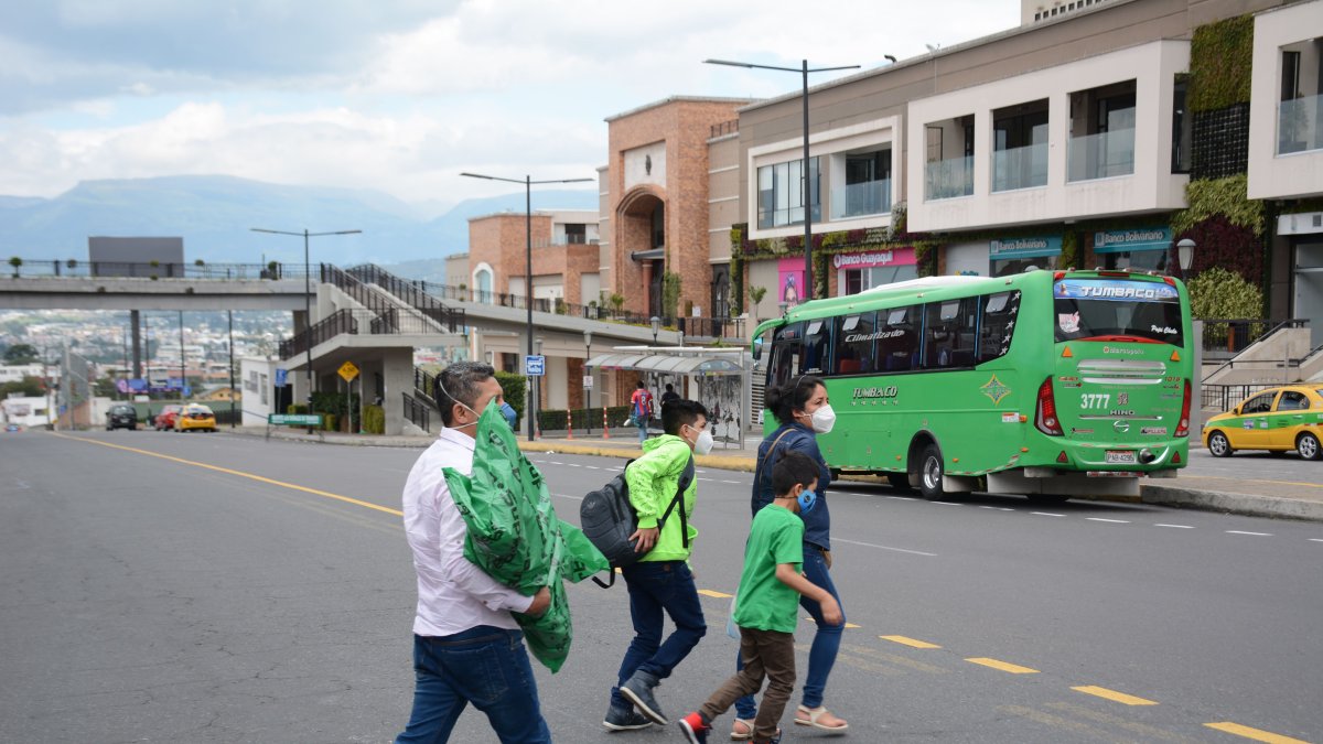 La mayor congestión se registra en la av. María Angélica Idrobo, en el casco urbano de la parroquia del nororiente. 

Gustavo Guaman Quito 28 de Marzo de 2021 Agencia(ag-extra ag-expreso-ag-quito)