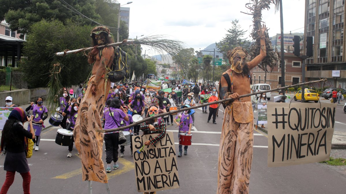 Acción. Moradores y dirigentes de seis parroquias durante una de sus actividades para rechazar la minería.
