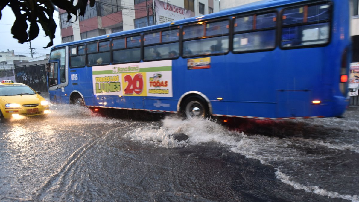 Moradores de barrios como La Ofelia y La Ferroviaria indican que el desbordamiento de las alcantarillas es un problema que se genera con cada época lluviosa desde al menos veinte años