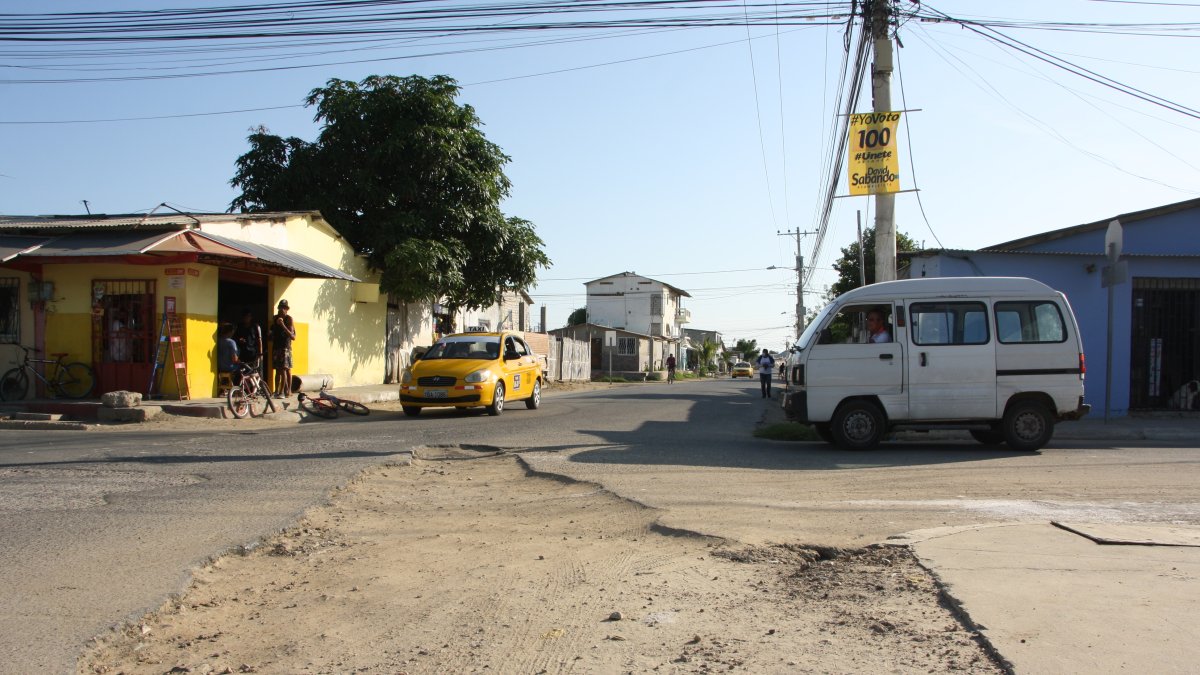 Hecho. En la calle 27, en el barrio 6 de Diciembre, el asfalto ha desaparecido de las vías. Las quejas son múltiples.