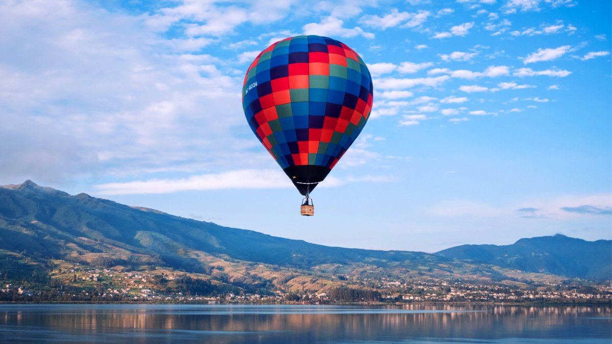La base de operaciones y mantenimiento de la compañía es en el Lago San Pablo, en la provincia de Imbabura.