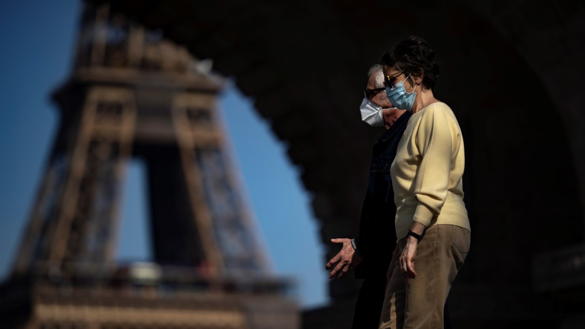 Se extendió a toda Francia el tipo de confinamiento en el que ya estaban 19 departamentos del país.