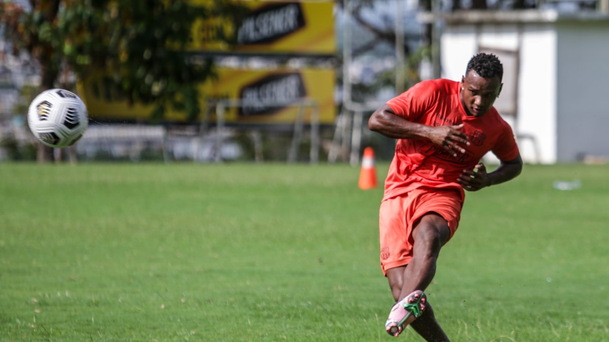 Pedro Pablo Velasco, marcapunta de Barcelona, sufrió la rotura del tendón de Aquiles de su pierna izquierda.