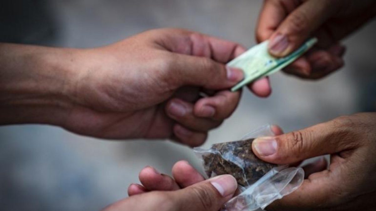 Se presume que los detenidos vendían la droga con la modalidad de intercambio de manos.