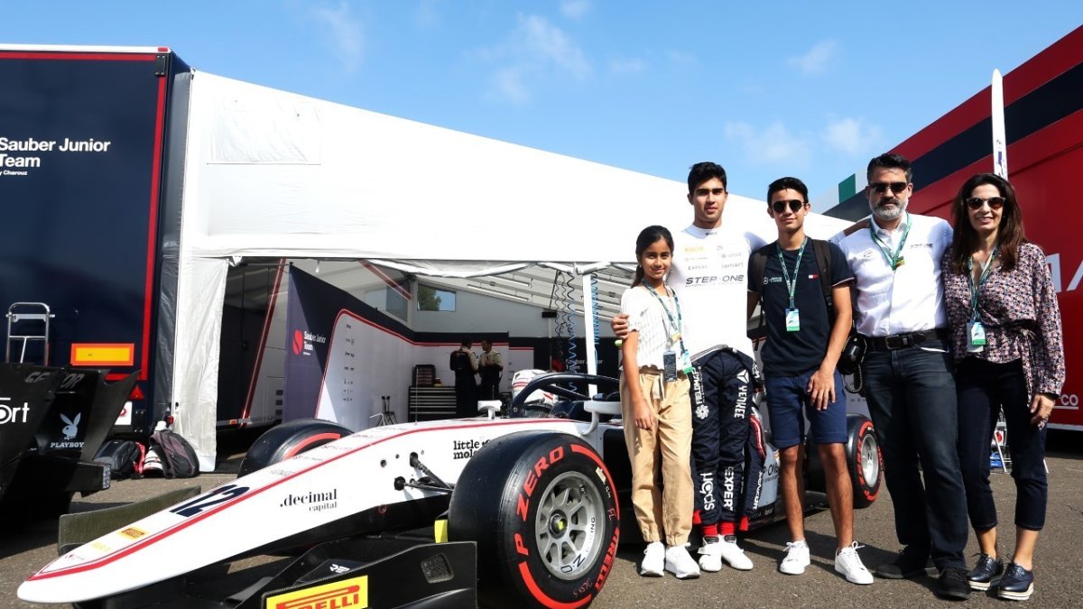 El piloto ecuatoriano ha encontrado en su familia el mayor soporte emocional.