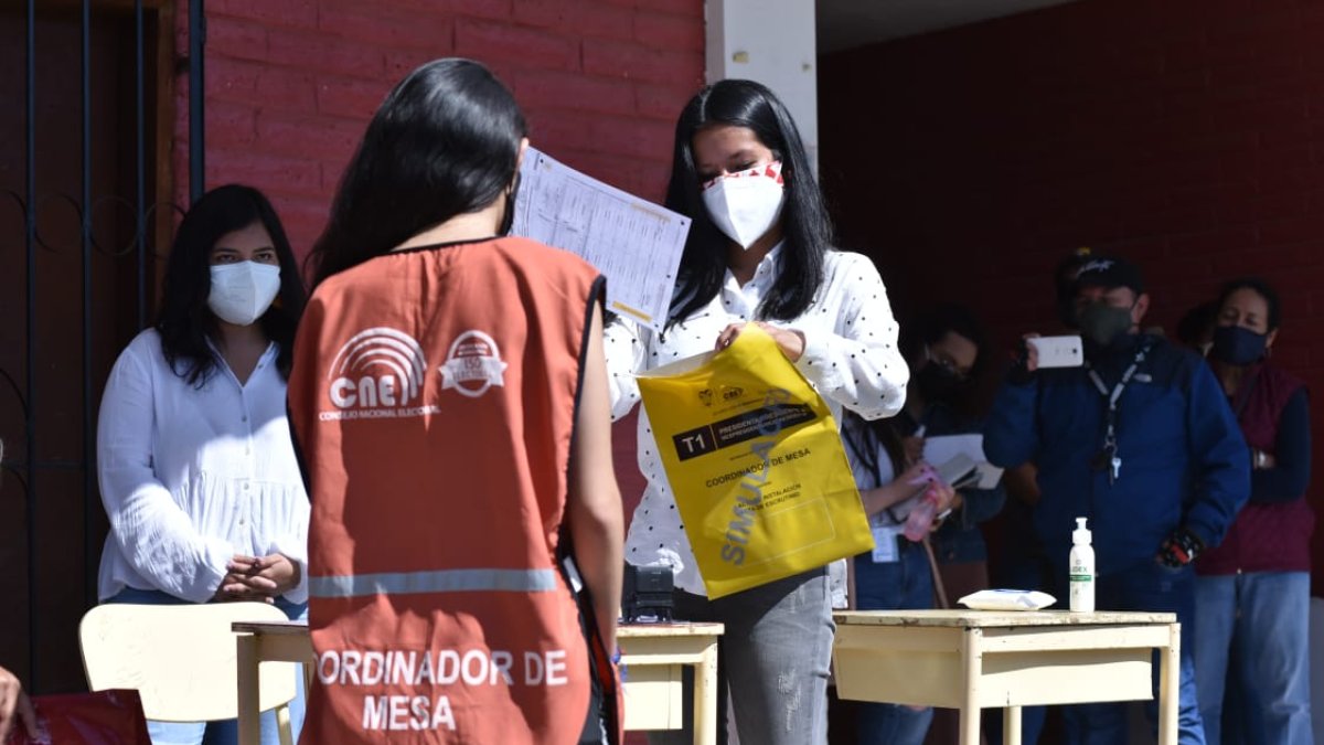 Para el simulacro se habilitaron 1.218 Juntas Receptoras del Voto a nivel nacional. Algunos recintos siguen bajo observación por el clima.