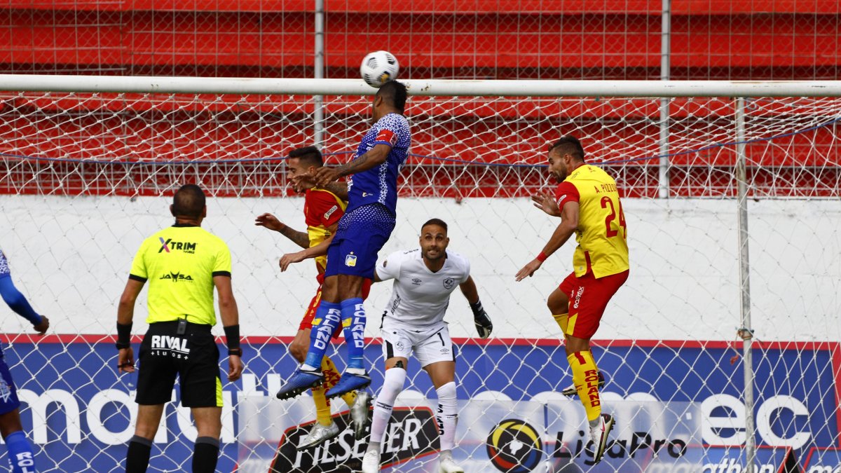 La estructura defensiva del equipo oriental es mala. Más allá del sistema, los intérpretes no están en el primer nivel. Debe trabajar mucho.