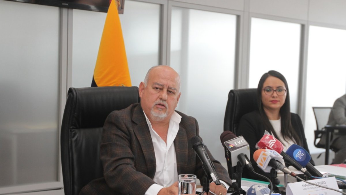 El ministro de Economía y Finanzas, Mauricio Pozo, dio una rueda de prensa junto a la gerente del Banco Central del Ecuador, Verónica Artola, para hablar de los resultados económicos de 2020.