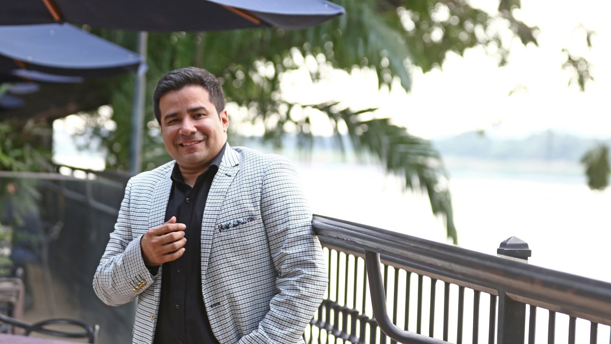 Henry tiene 40 años y nació en Vinces.