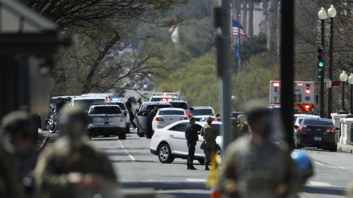 Un policía muerto y otro herido en un nuevo incidente en el Capitolio.
