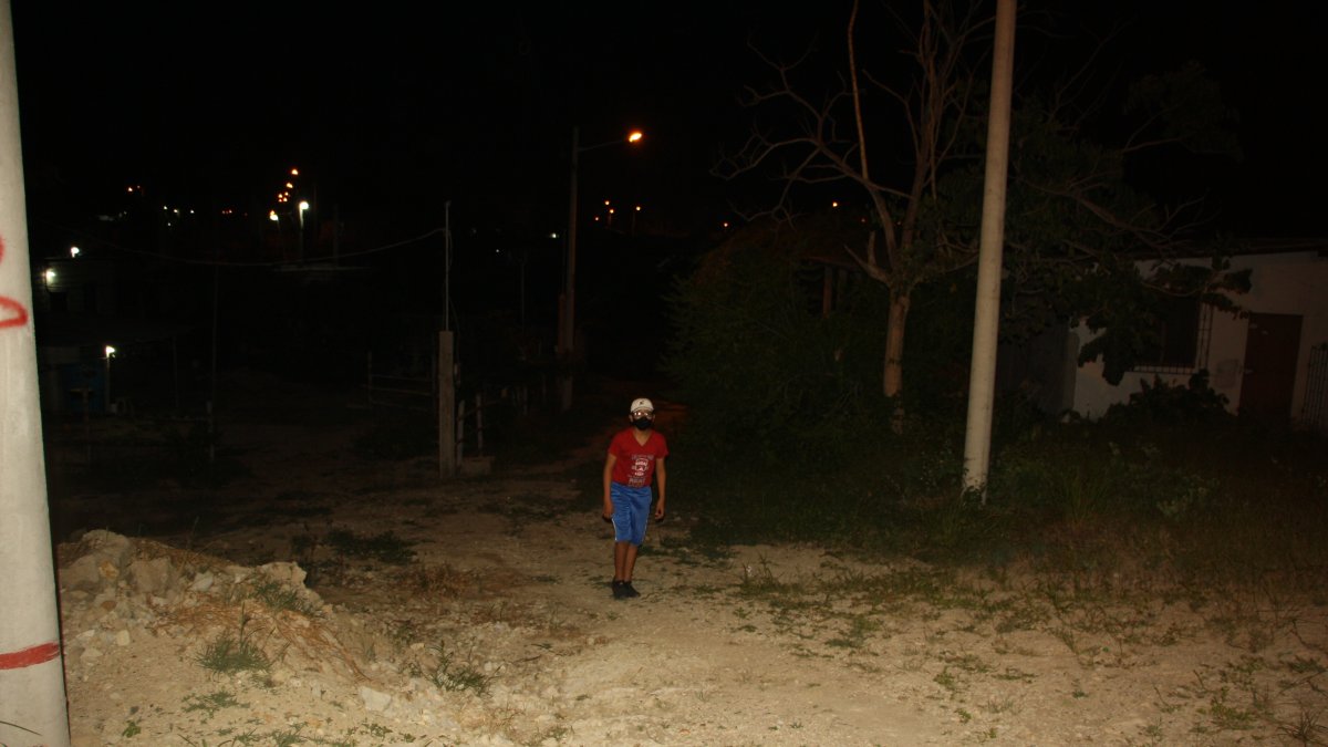 La oscuridad y la falta de rondas policiales han jugado en contra del encanto de Ballenita, que registra robos a domicilio y asaltos.