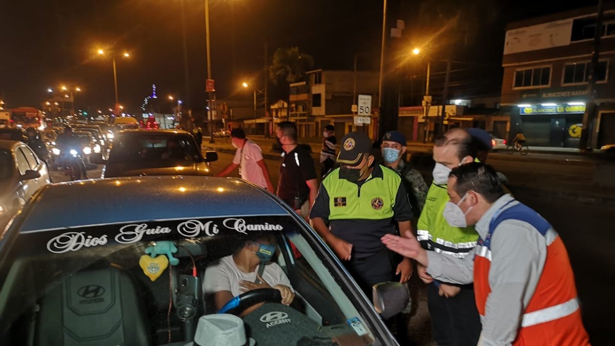 Autoridades y uniformados realizaron operativos en calles principales de Guayaquil y Durán