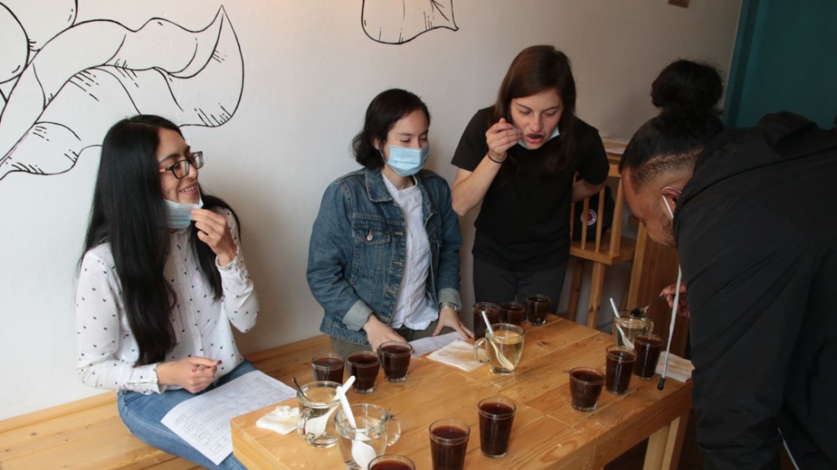 Las catas gratuitas atraen a clientes.