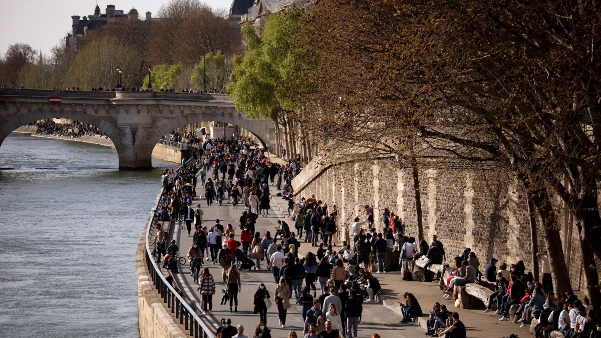 Francia afronta el recrudecimiento de la pandemia con un tercer confinamiento.