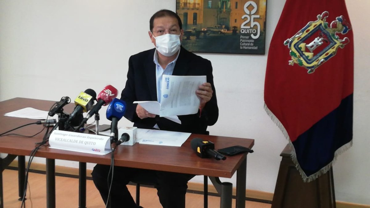 Santiago Guarderas denunció irregularidades en el Municipio de Quito.