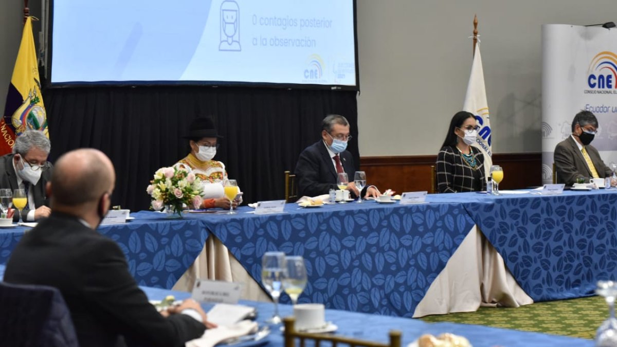 Los consejeros electorales se reunieron con el Cuerpo Diplomático para explicar el proceso electoral del domingo próximo.
