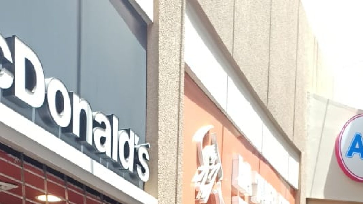 Hecho. Catorce locales componen el patio de comidas del centro comercial Mall del Sur.