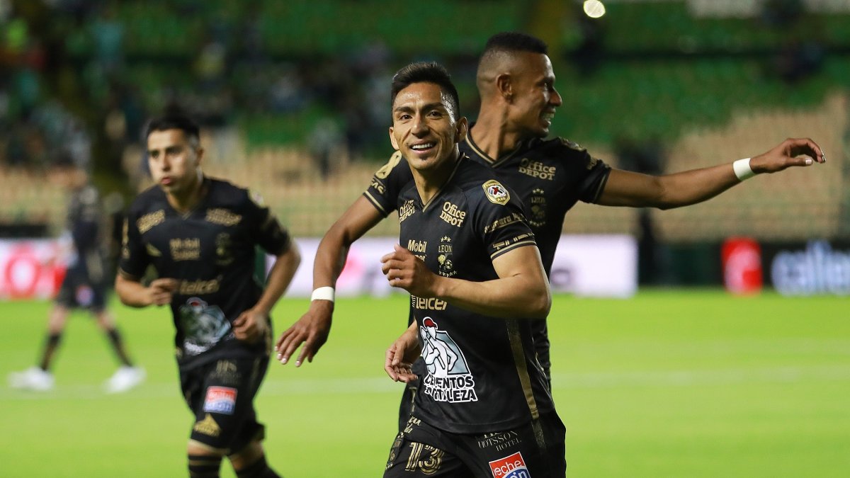 Tras su soberbia actuación, Mena -33 años- recibió el título al Mejor Jugador del Partido.