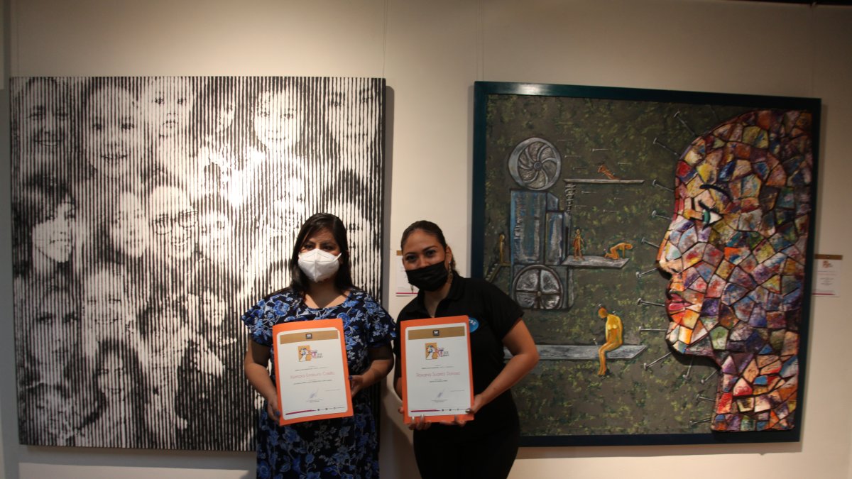 Xiomara Errázuriz (izq.) y Roxana Suárez compartieron el primer lugar en el Salón de la Mujer.