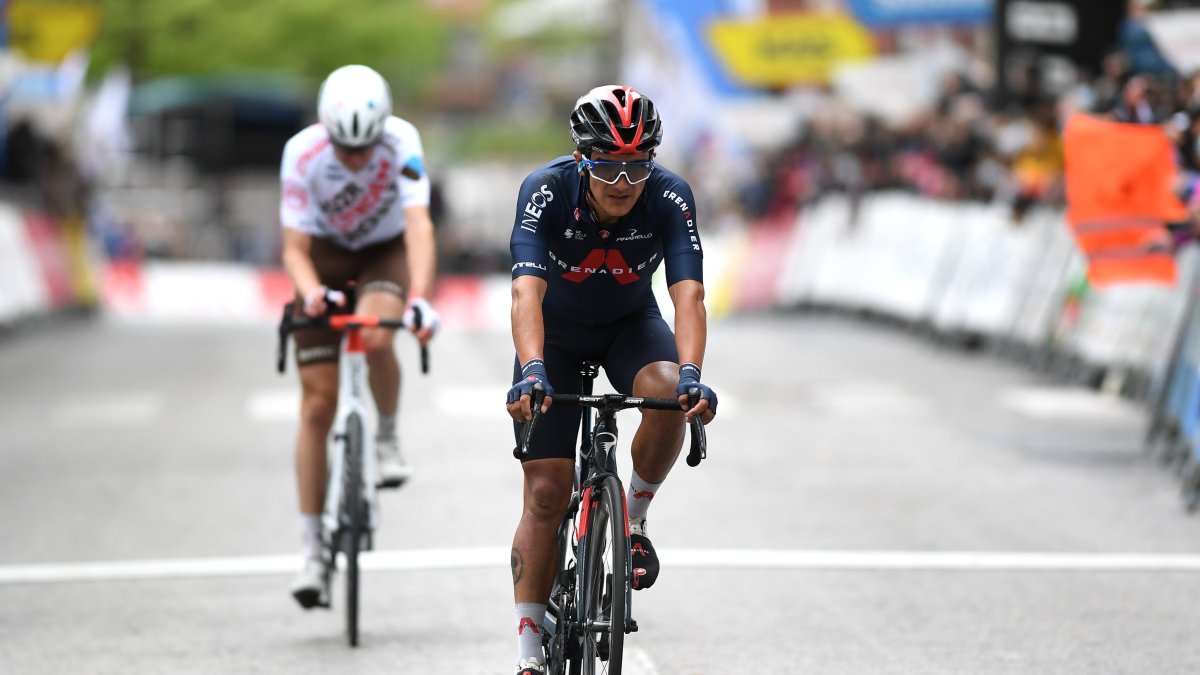 Richard Carapaz se vio complicado por una caída a 18 kilómetros de la meta.