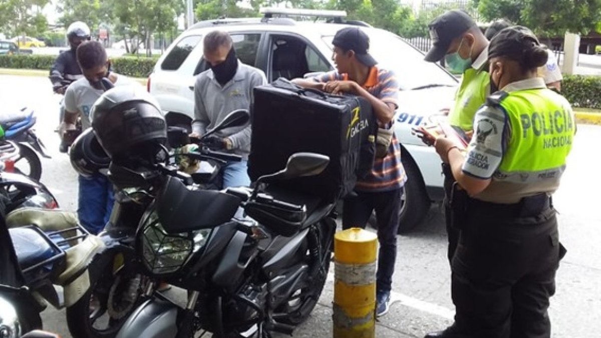 La Policía Nacional en uno de los operativos en la ciudad de Guayaquil.