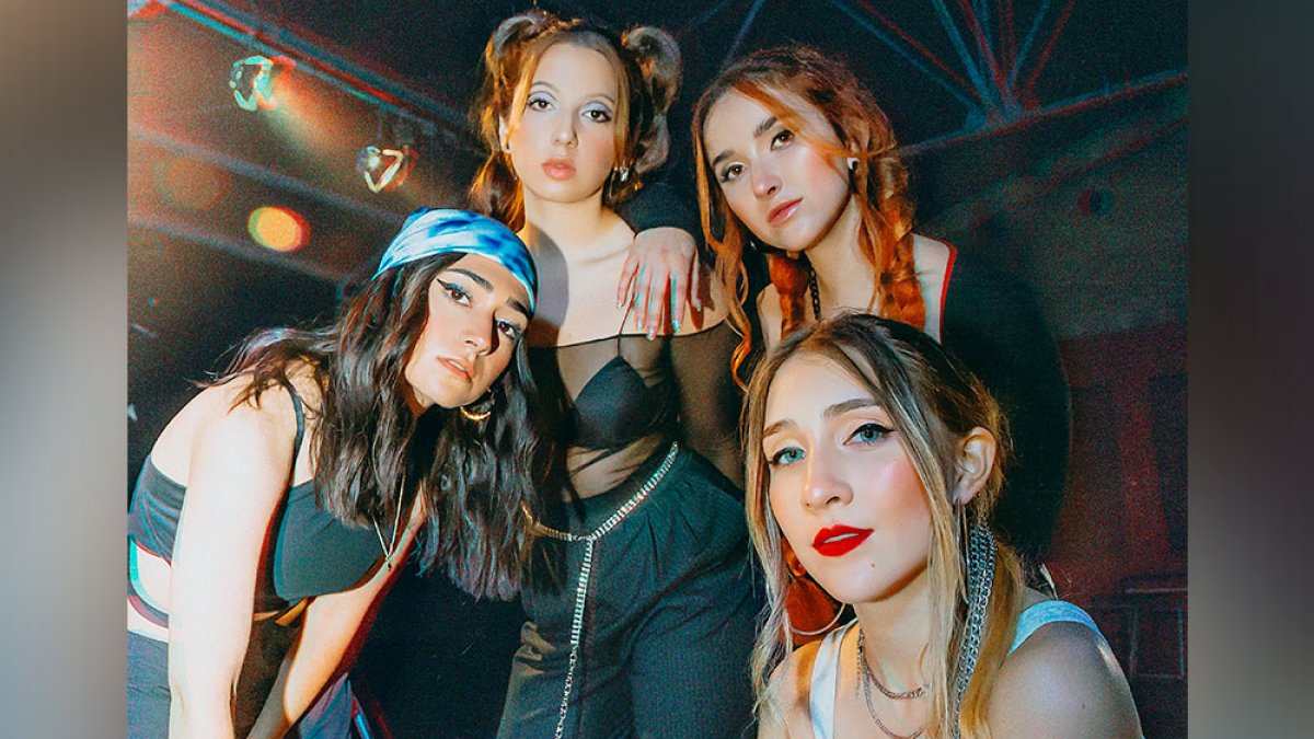 Makis, Natalia, Camila y Olga de Ventino.