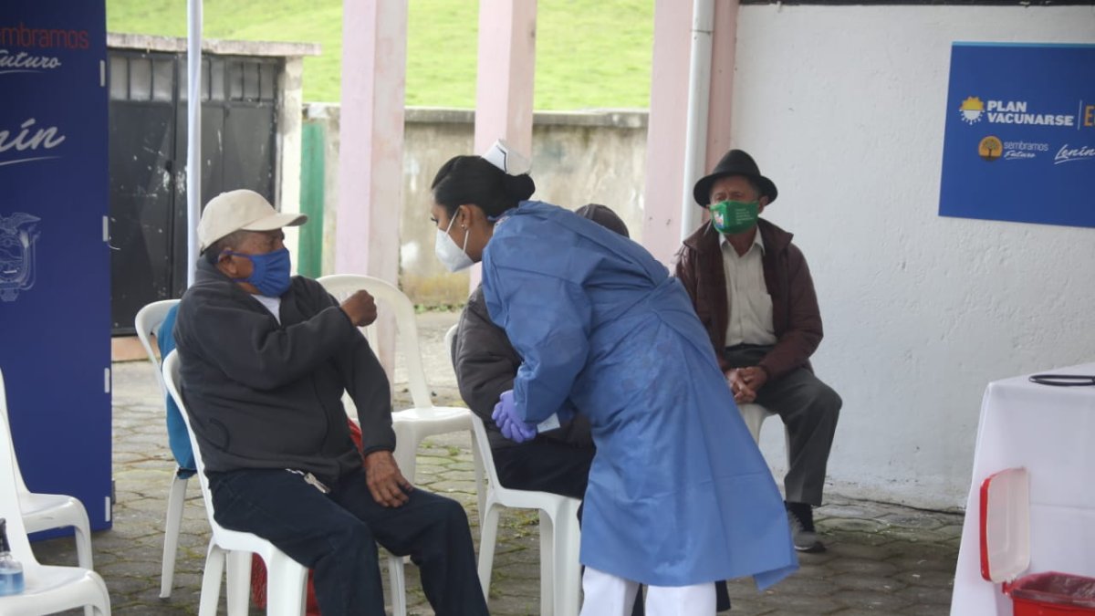Los adultos mayores son los más reacios a inocularse, así lo dijo el presidente de Ecuador.
