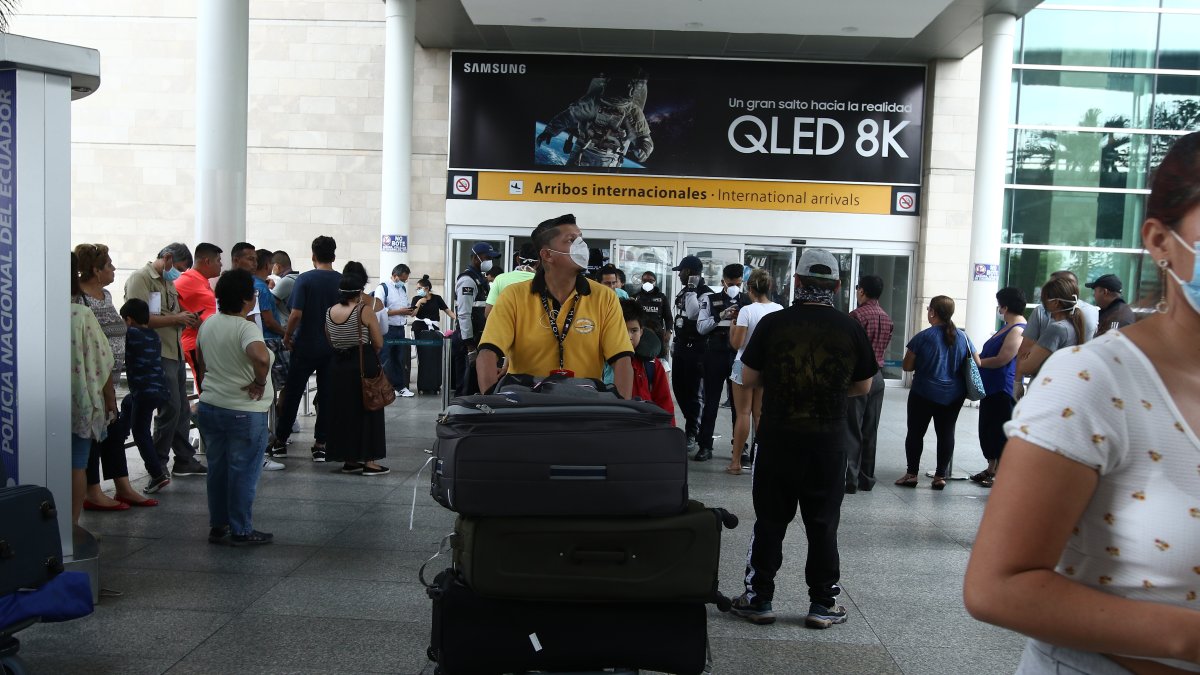 La autoridad aeronáutica recordó que la medida fue dispuesta por el Comité de Operaciones de Emergencias (COE) nacional ayer martes 6 de abril.