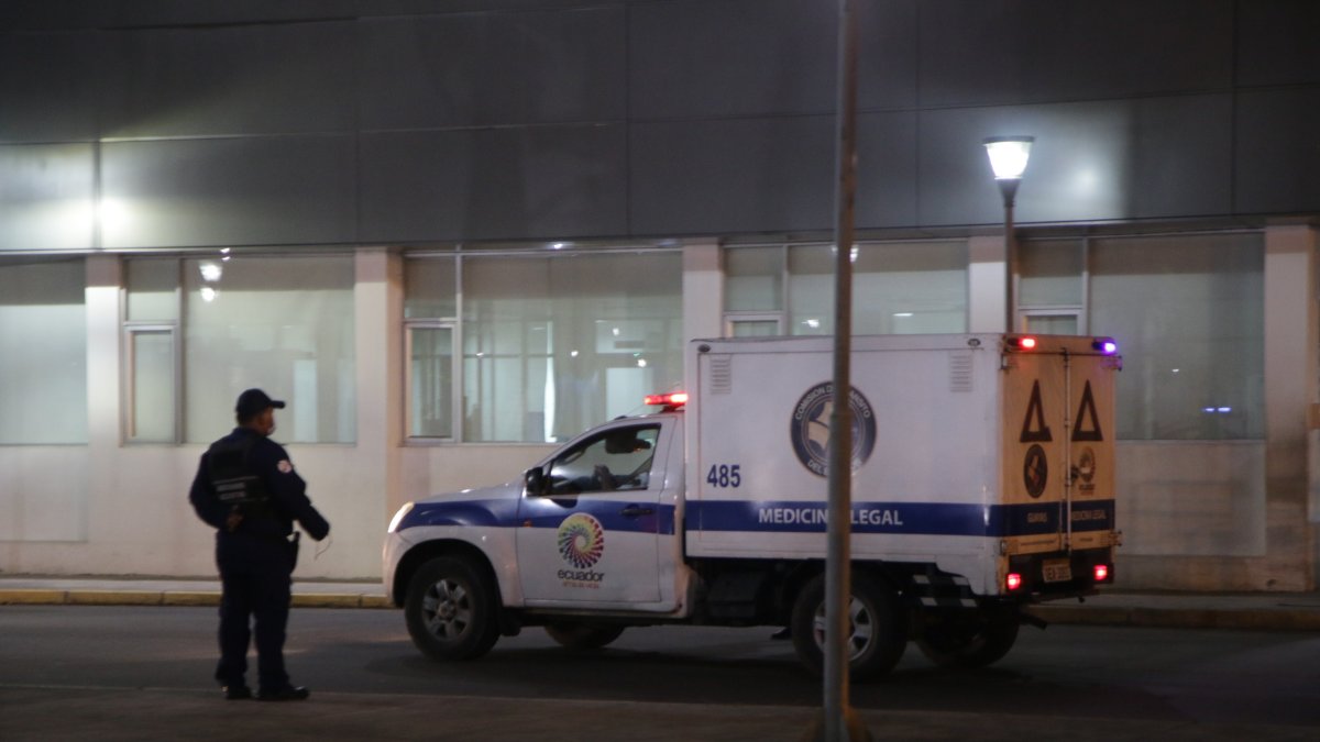 A las 20:10 arribó a Guayaquil un primer grupo de cuatro cadáveres.