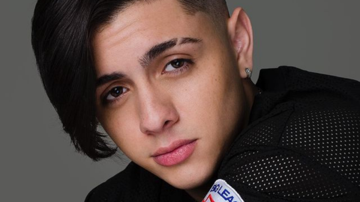 Shafik tiene 22 años.