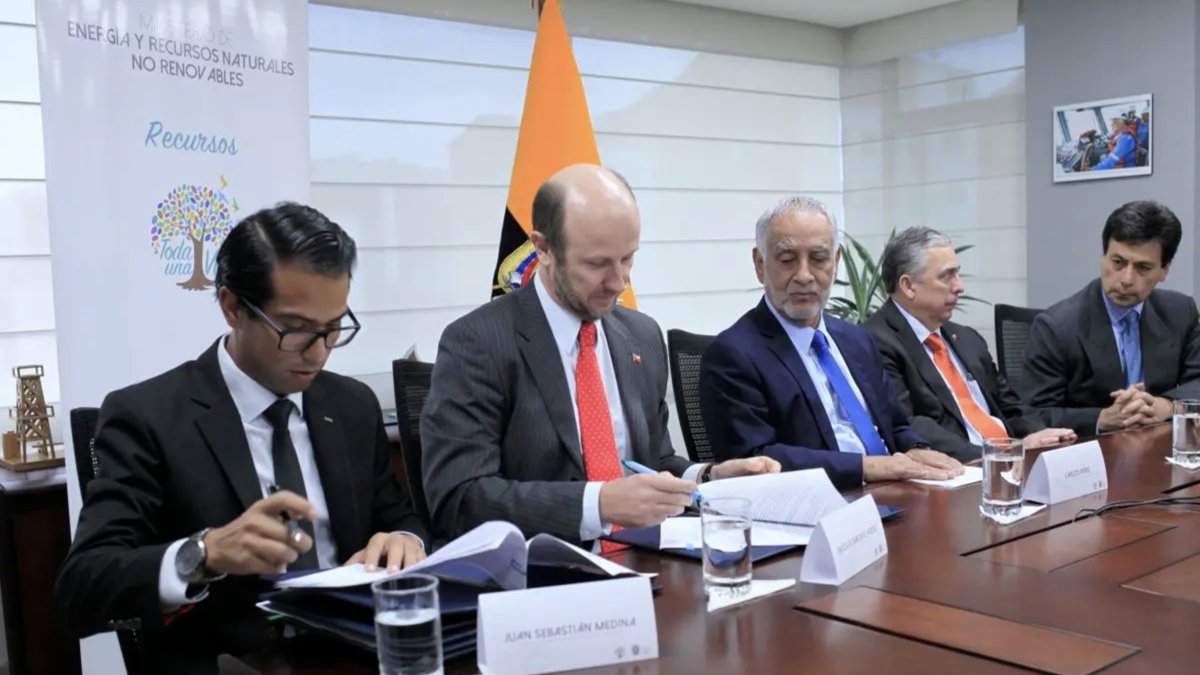 Representantes de Codelco y Enami EP de Ecuador firmaron en 2019 un acuerdo para desarrollar en conjunto el proyecto de cobre Llurimagua.