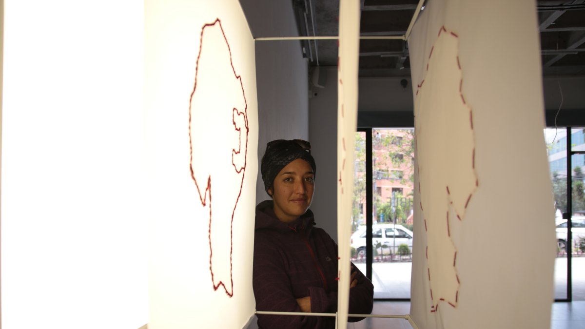 La muestra de la artista cuenta con fotografías, instalaciones, sonido y videomapping.