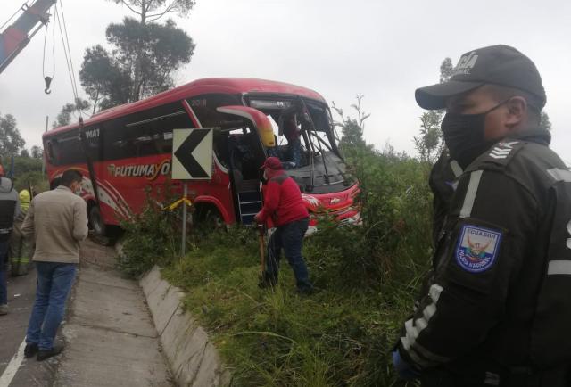 Fallecidos Y Heridos Deja Un Accidente De Tránsito En La Vía Pifo