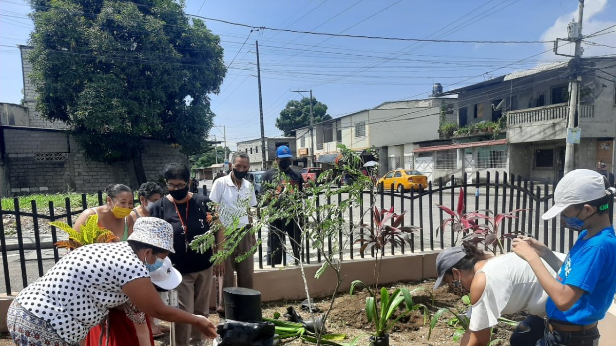 Assitencia. La comunidad lideró esta jornada en la que también participó el Municipio.