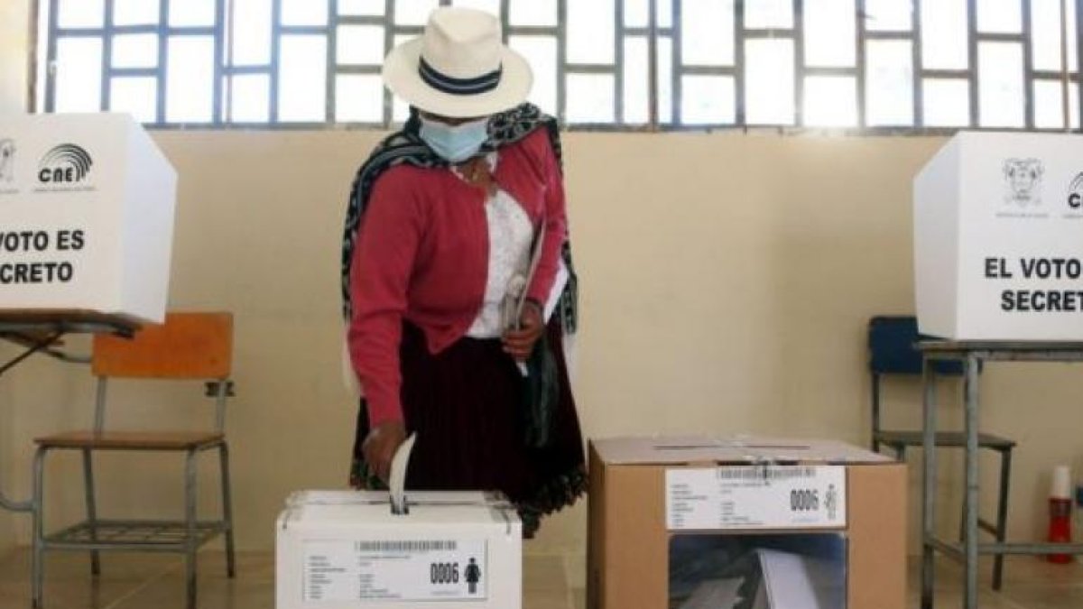 El sufragio se desarrolla con normalidad hasta este momento en Carchi.