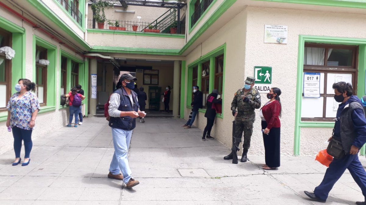 Votación. A los recintos electorales del norte y centro de Quito no llegó mayor cantidad de votantes.