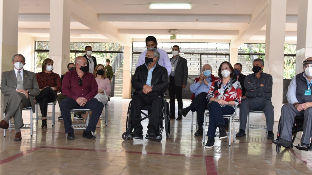 Lenín Moreno acudió a votar con sus ministros.