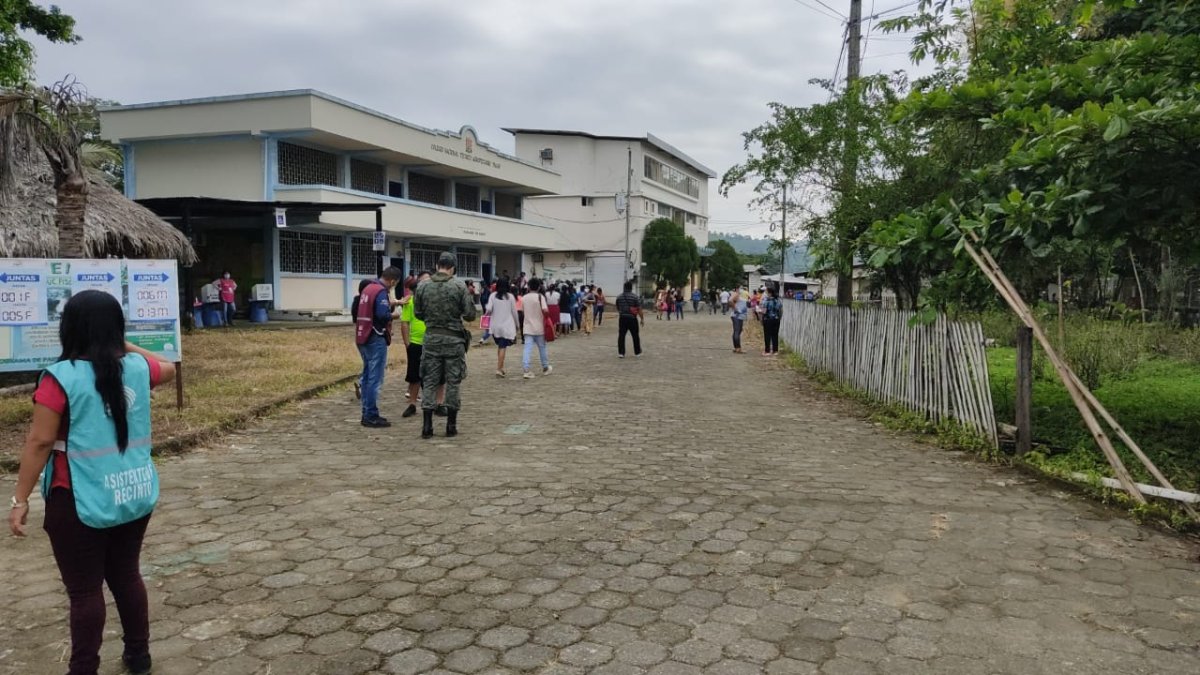 Luego de los incidentes, la jornada en los cantones manabitas se desarrolló con normalidad.