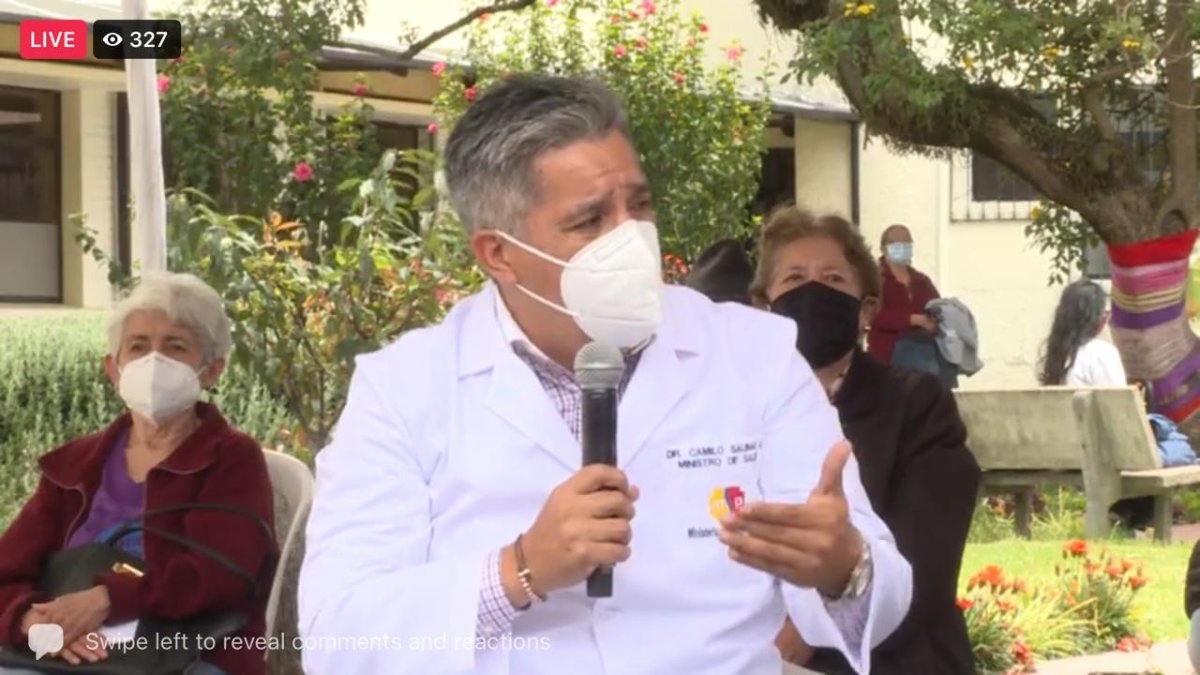 El ministro de Salud, Camilo Salinas, en una declaración de prensa.