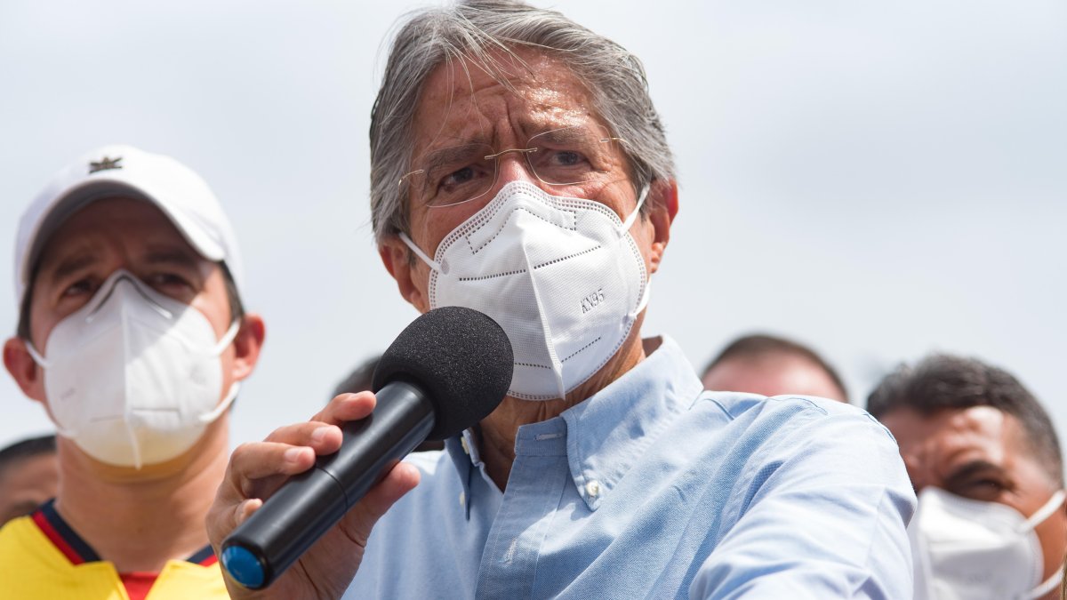 Lasso regresa a la derecha al palacio de Carondelet.