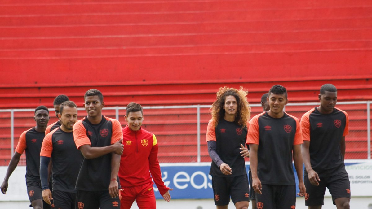 La mayoría de los jugadores de Aucas se encuentran afectados por la COVID-19.